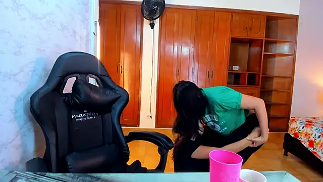 Emily and Soffy online show from April 14, 12:27 pm