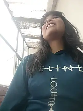 Maggyx online show from April 16, 2:06 pm