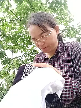 vivi1889 online show from April 17, 12:57 am