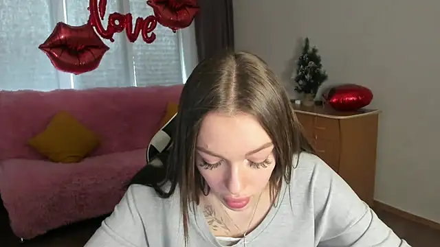 CandyGyrl online show from March 26, 9:00 am