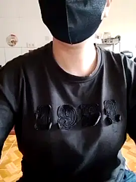 LiilyZi online show from April 9, 7:03 am