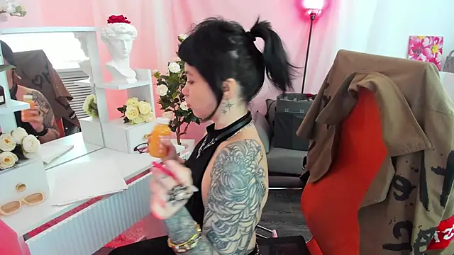 NeoGeisha online show from June 22, 4:42 am