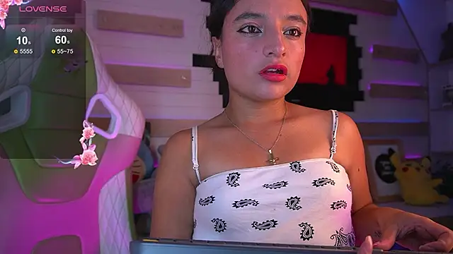 Snapshot of _emily_jonexs chatting on February 14, 2:13 am emily jonexs online show from February 14, 2:13 am