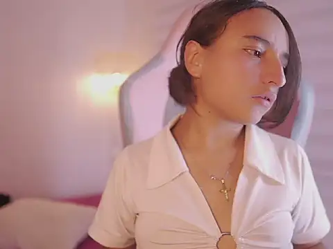 Snapshot of _emily_jonexs chatting on February 9, 8:33 pm emily jonexs online show from February 9, 8:33 pm