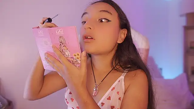  emily jonexs online show from June 12, 3:42 pm