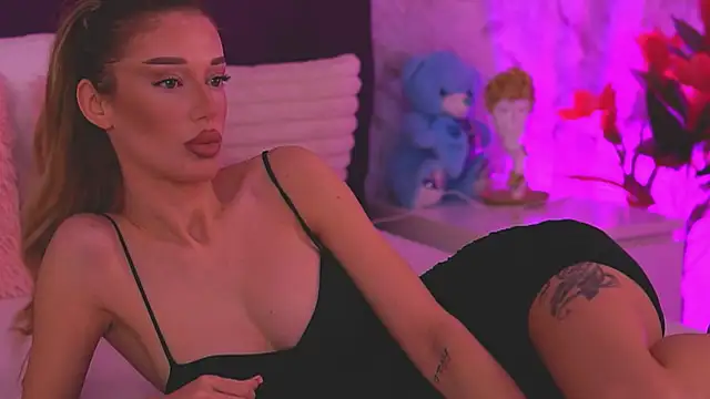 EllinaNuria online show from April 13, 3:52 am