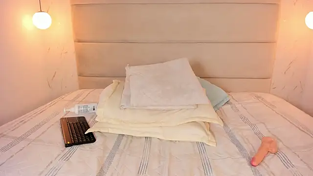 MelissaReyess online show from February 24, 1:21 pm