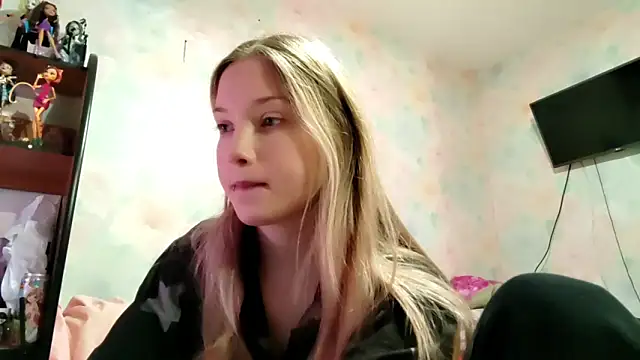 TiaBIanks online show from March 2, 8:54 am