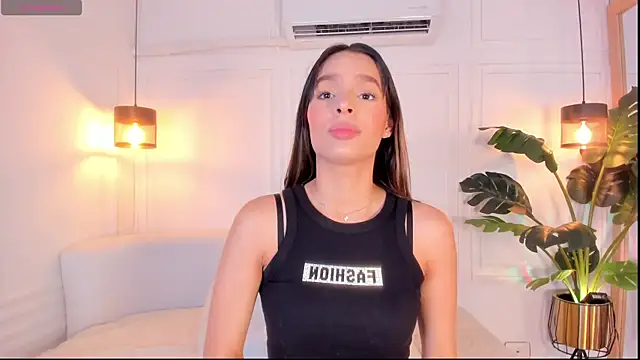 Nicole Whittee online show from April 15, 8:09 pm