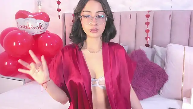 im lily  online show from February 14, 1:13 pm