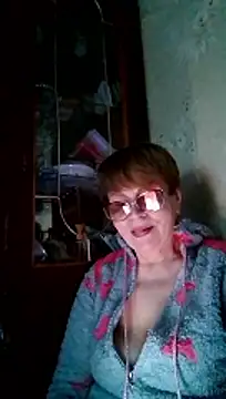 SophieBurns online show from May 6, 3:16 pm