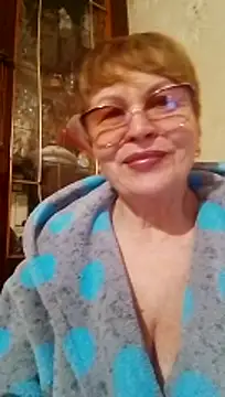 SophieBurns online show from April 29, 5:30 pm
