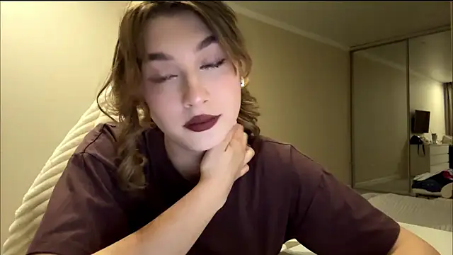 ElliKrovel online show from February 15, 2:05 pm