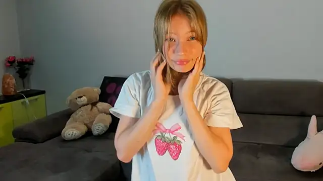 Kiracute18 online show from June 22, 4:37 pm