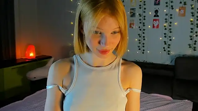 Kiracute18 online show from March 31, 6:19 pm