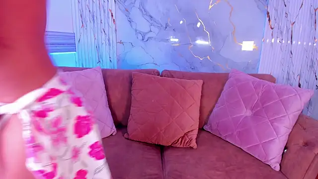 Thiana Rogers online show from April 2, 8:17 pm