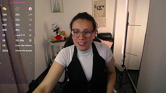 QueenRose94 online show from April 16, 2:39 pm