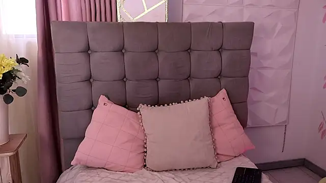 EmmaClark   online show from February 9, 8:00 pm