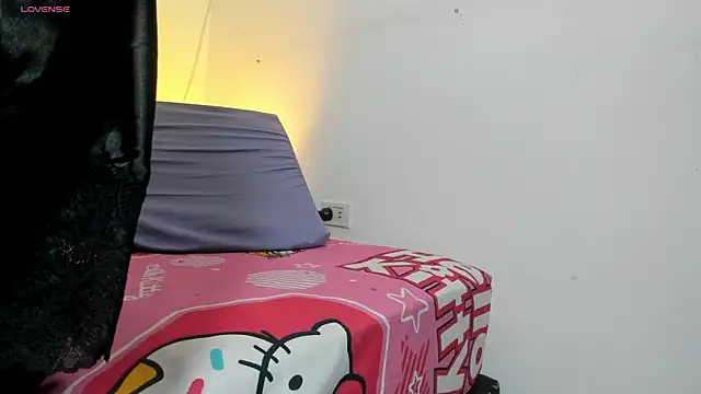 MiaEvans0 online show from May 28, 7:01 pm