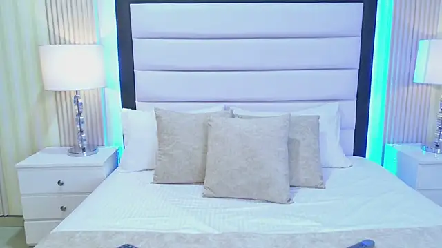 LaurenHazell online show from March 11, 4:06 am