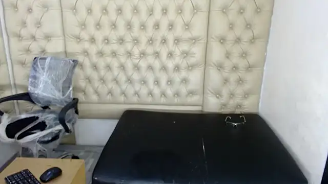 keiandrenne online show from February 19, 2:11 am