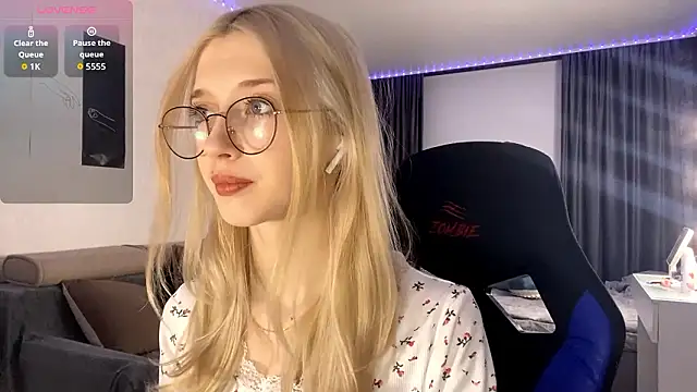 TaliCaan online show from March 25, 1:47 pm