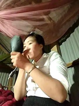 Yiyoongg online show from February 25, 1:20 pm