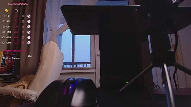 Monroe Linger online show from March 1, 1:44 pm