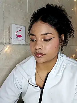 BrianaSweetxxx online show from March 1, 3:06 am