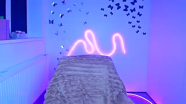 Esmi Winter online show from March 22, 6:47 pm