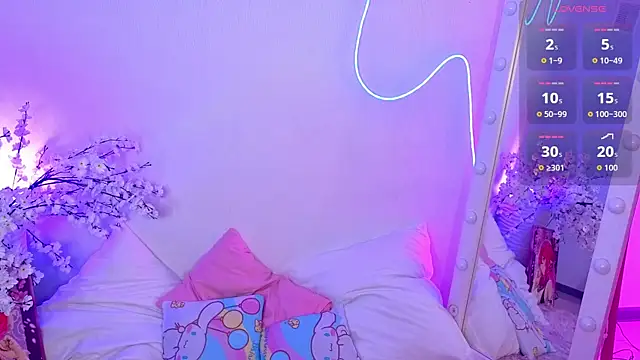 MmollyMay online show from April 12, 10:29 am