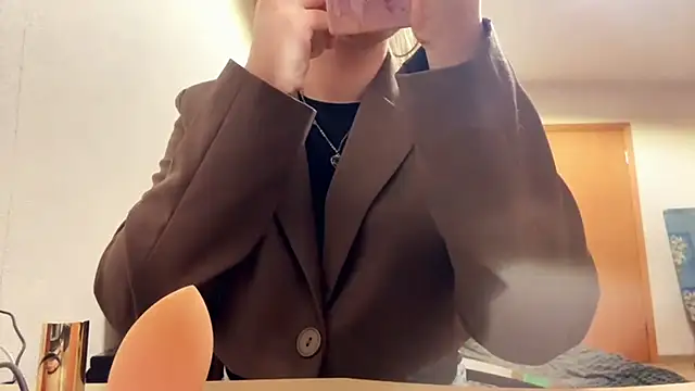 RoseBakeer online show from March 1, 8:08 pm