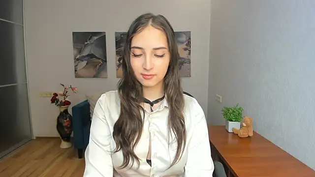 Effy Royse online show from May 14, 4:35 pm