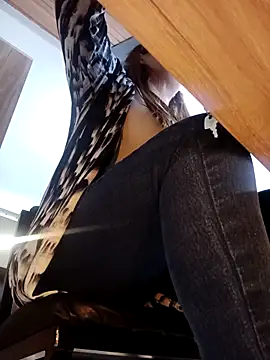 eva vidal  online show from April 10, 5:08 pm