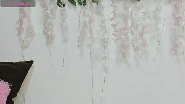 laila d online show from July 27, 2:36 pm