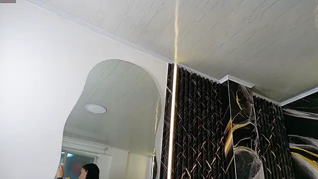  ArianaToroo online show from April 8, 1:57 pm