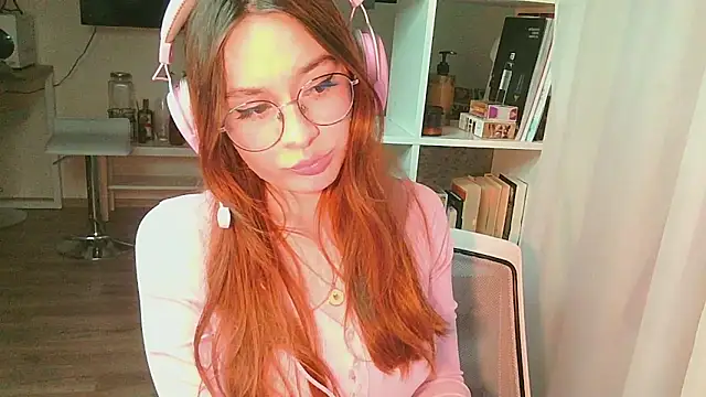 Snapshot of GhostLane chatting on February 14, 2:19 pm GhostLane online show from February 14, 2:19 pm