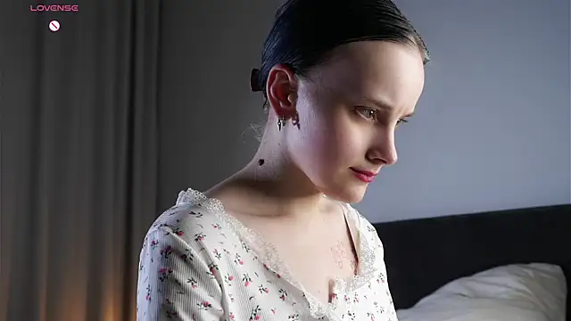KirstinMcgeady online show from June 9, 1:54 pm