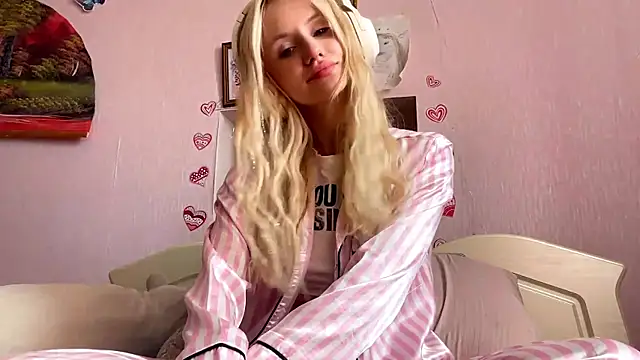MelissaZaria online show from June 19, 7:34 am