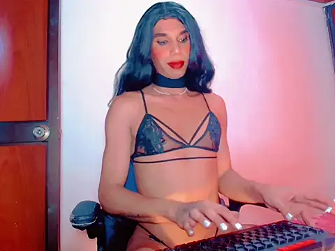 latinhott23 online show from April 17, 7:05 pm