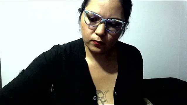 Snapshot of Velvet_Dragon chatting on February 20, 1:26 am Velvet Dragon online show from February 20, 1:26 am