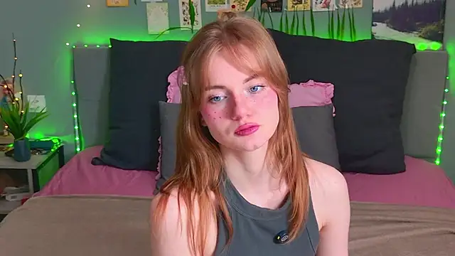 ElfieWhite online show from July 22, 8:32 pm