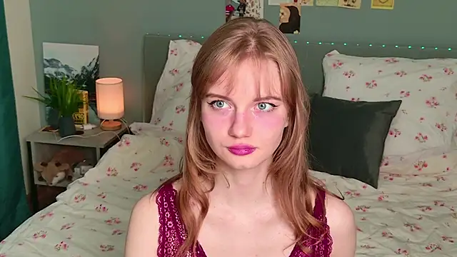 ElfieWhite online show from June 4, 6:01 pm