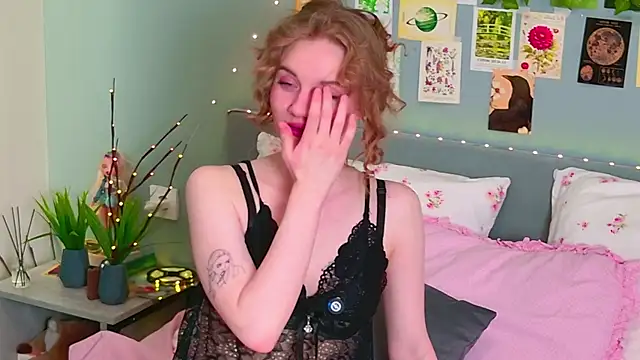 ElfieWhite online show from July 17, 5:49 pm