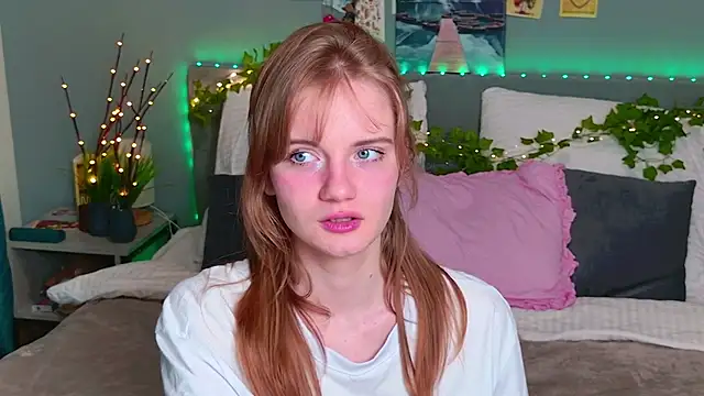 ElfieWhite online show from June 15, 7:36 pm