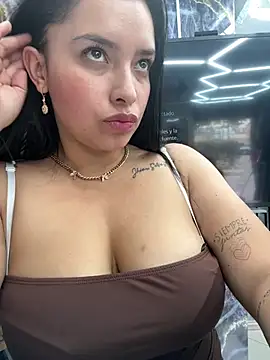 Miss Bella Flame online show from July 28, 6:20 pm