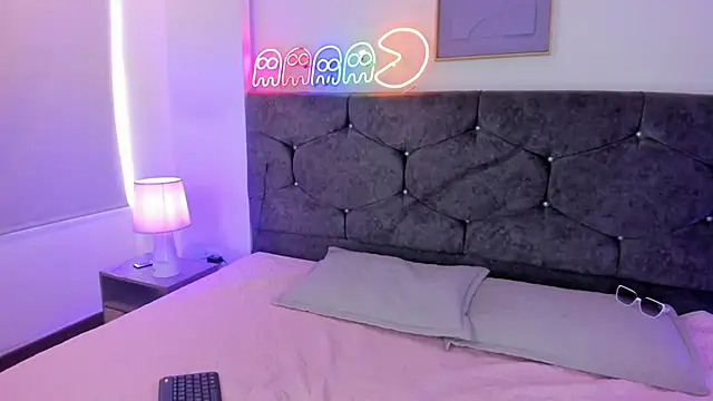 Megan Morphy online show from March 19, 3:27 pm