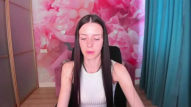 NoirDiva online show from May 27, 5:48 am