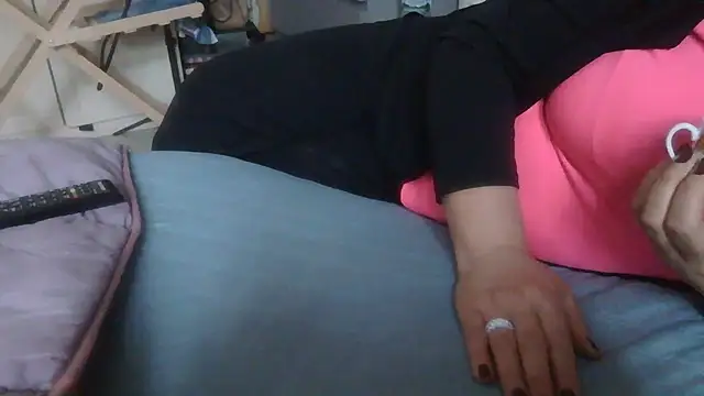 luanahot1 online show from May 3, 11:57 am