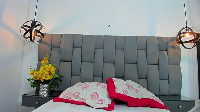 lunavarela online show from February 23, 11:31 am